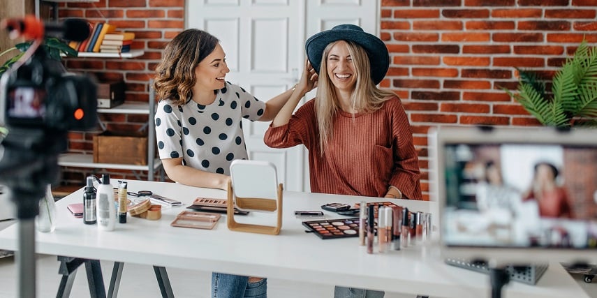 Influencers wearing custom hats designed in a visual configurator