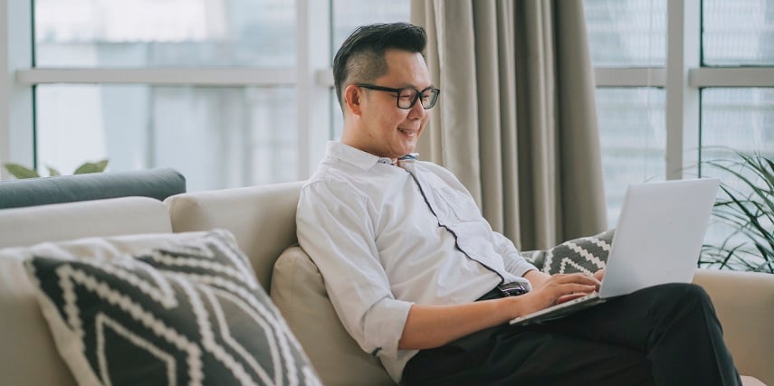 Man browsing through product customization options about receiving a persuasive email