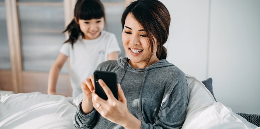 Mom and daughter looking at a 3D furniture configurator and having fun