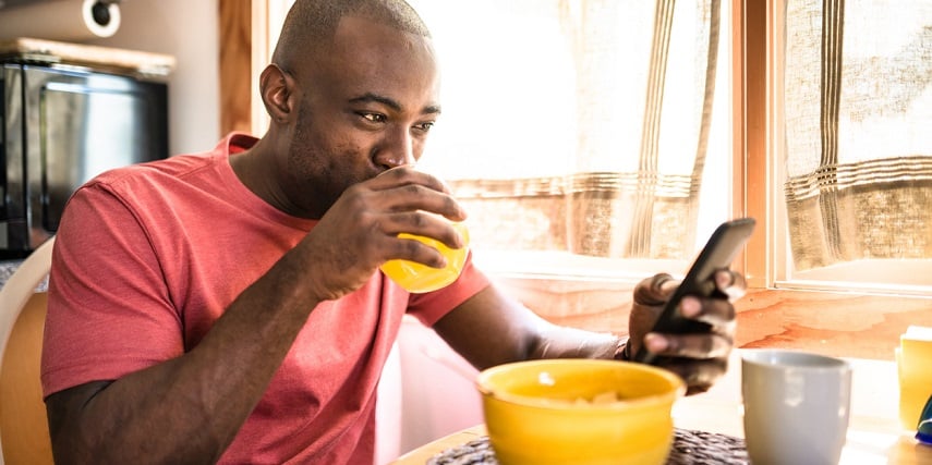 Shopper browsing through a 360 product viewer during breakfast