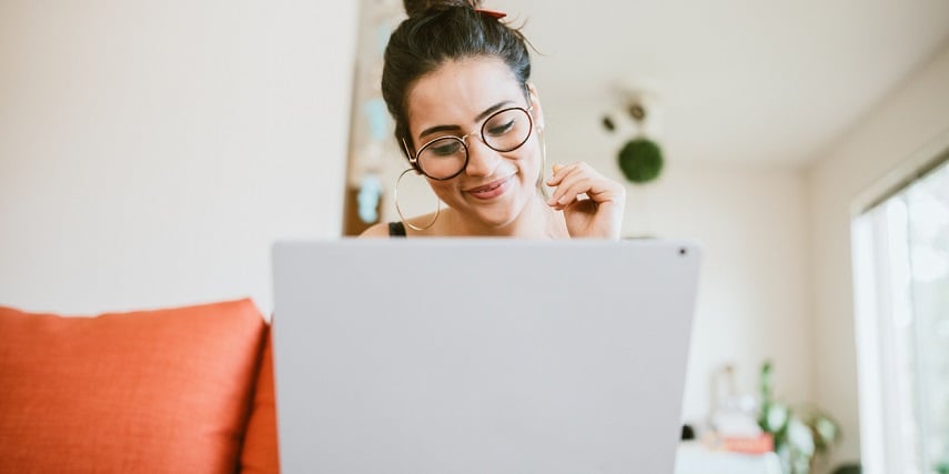 Shopper browsing through product options in a virtual photography catalog