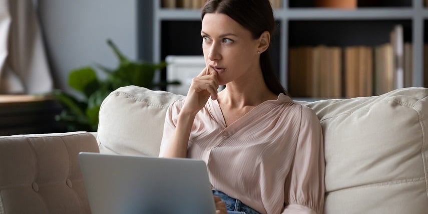 Shopper considering whether to make a purchase through a 3D customizer