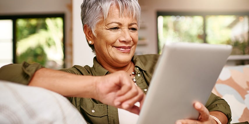 Shopper enjoying online browsing through a visual configurator