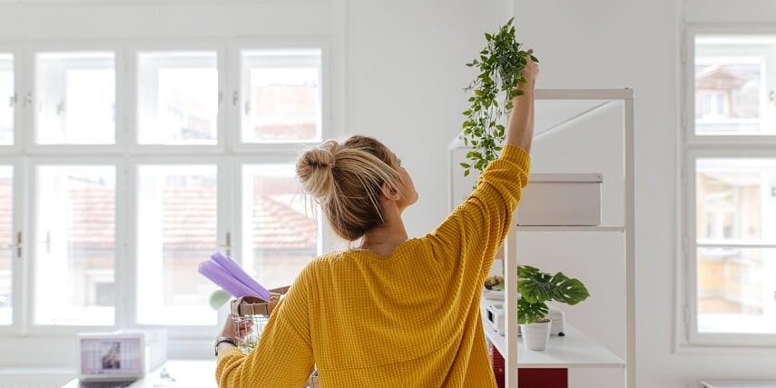 Shopper hanging greenery and home decor purchased through a visual configurator