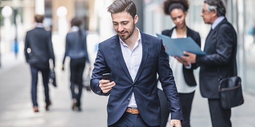 Shopper using a Shopify product customizer to order more tailored suits