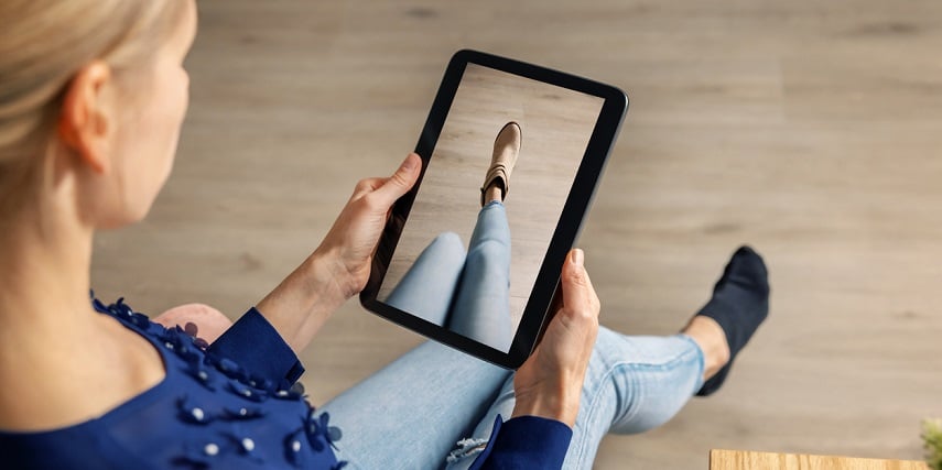 Shopper using virtual try-on technology to try on shoes