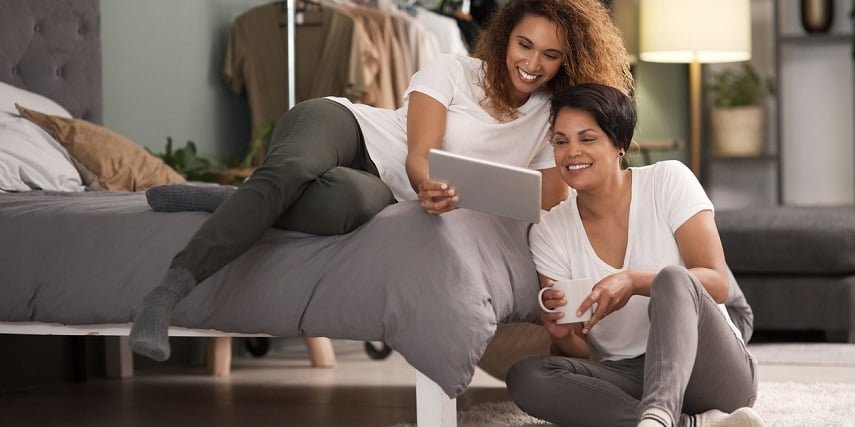 Shoppers looking at a product from multiple angles in a visual configurator before buying it