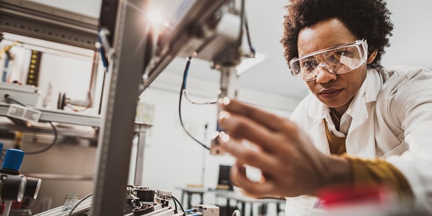 Technician setting machinery to create custom products designed in a 3D cylinder configurator