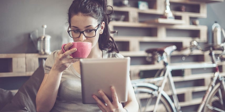 Woman shopping for glasses using 3D for eCommerce