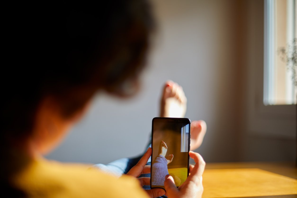 shopper using augmented reality to see shoes on their feet before purchase