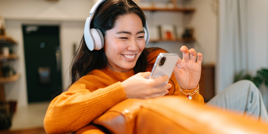 Shopper browsing through product images generated by virtual photography